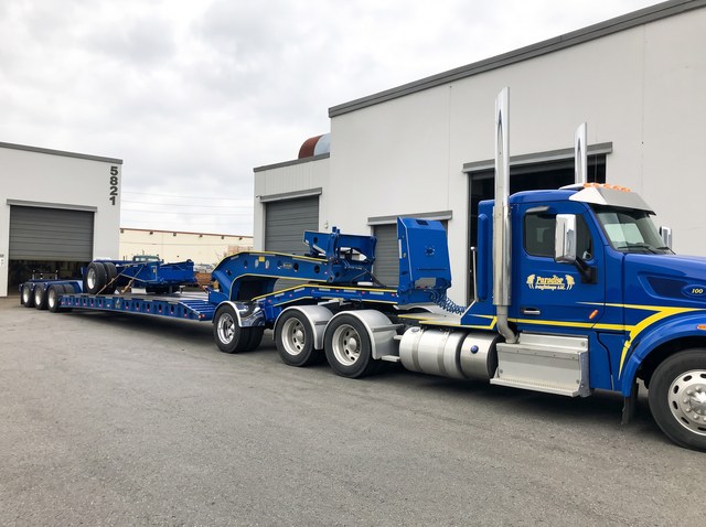 The blue customer tractor, lowbed and Trombone extension frame together in Langley.