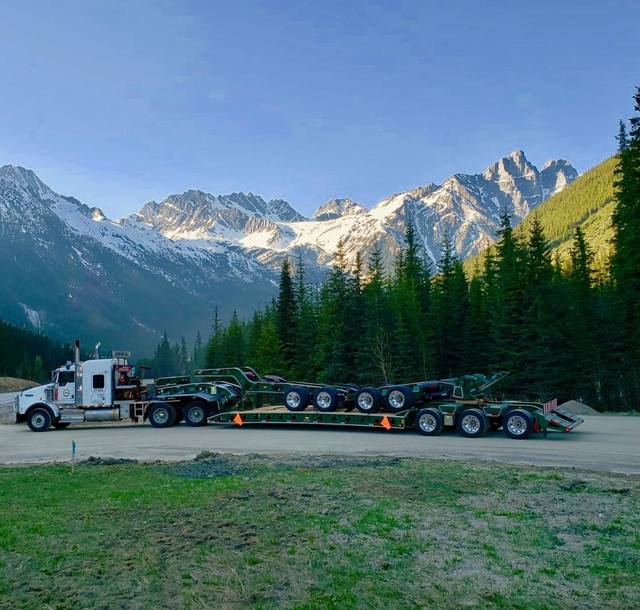 Green 65 ton lowbed train with jeep, tri-axle bed and tandem booster, photo 1 of 12
