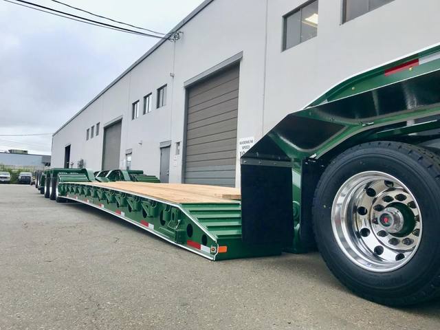 Green 65 ton lowbed train with jeep, tri-axle bed and tandem booster, photo 9 of 12